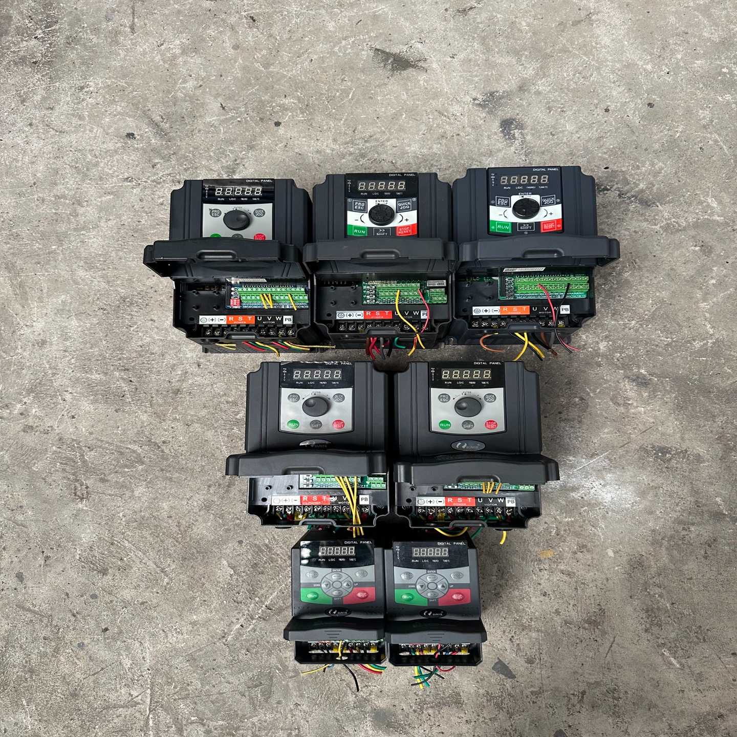 日业变频器CM530-A04T4R0G/5R5PB4k