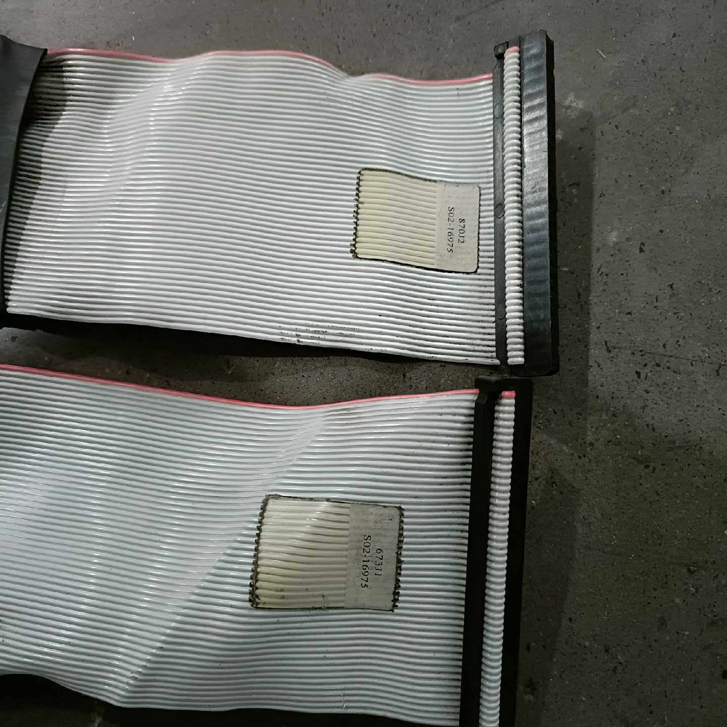 S02-16975排线，长3米，黑色部分里面环绕铜网屏蔽其他询价