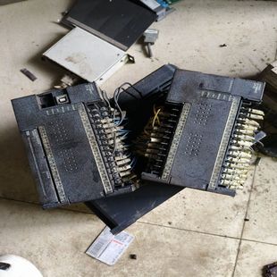 拆机如图两个 议价欧姆龙PLC E40DR 打包处 CP1E