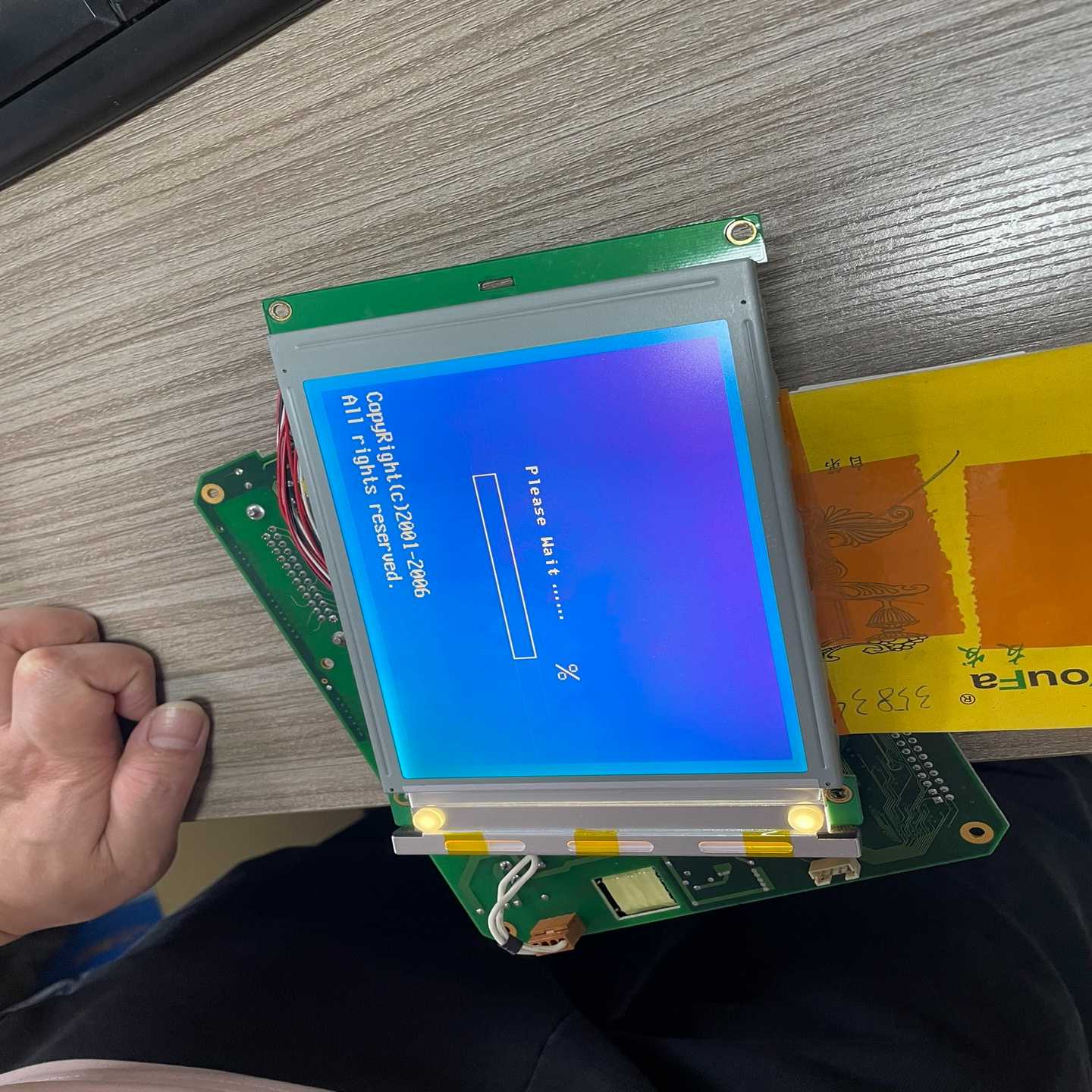 5.7寸单色显示屏3208H1-4C询价