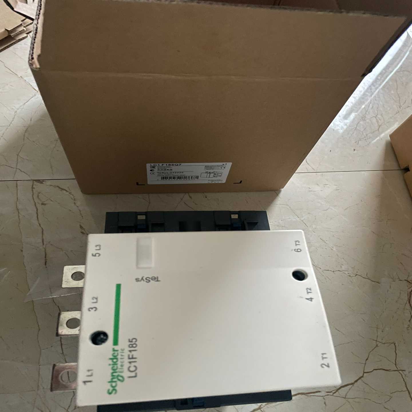 LC1F185全新接触器未使用现货供应LC1F185M7L-询价客服