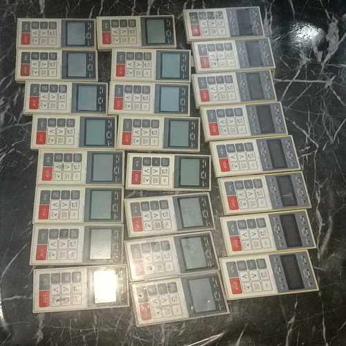 安川变频器面板液晶Jv0p一160单价118，液晶有点瑕疵可--议价商品