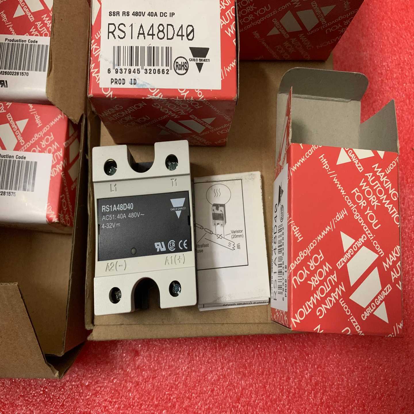 瑞士佳乐固态继电器RS1A48D40，31个，余询价