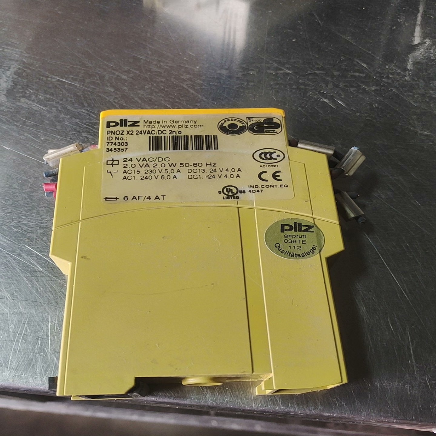 pilz皮尔兹安排继电器PNOZX2，货，还有两个（零零电子）