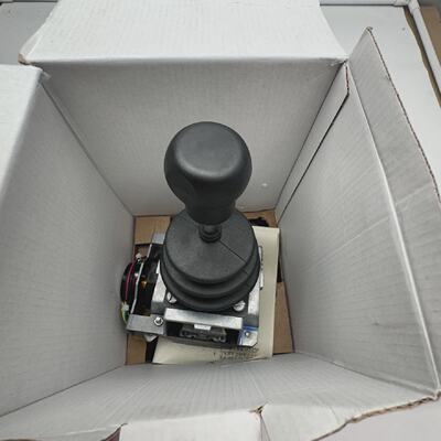 施耐德电动XKBA11227摇杆控制器