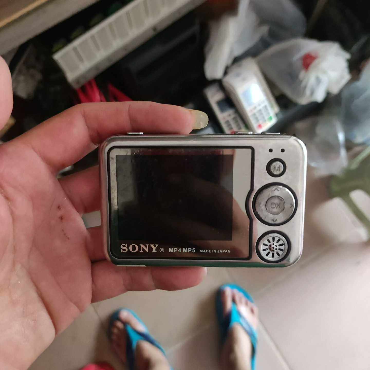 询价索尼MP4-MP5,实物图,没有内存卡,可以拍照和录像,有兴