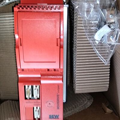 议价现货全新SEW伺服驱动器MDX60A0055-5A3-4-00 MCV41A0055-5A3-