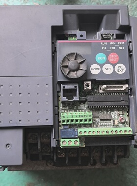三菱变频器FRE7403.7KCHT故障机上电