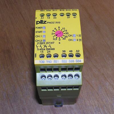 PILZ PNOZ XV2 3024VDC 2no 2no t  ID no. 774500 used excellen