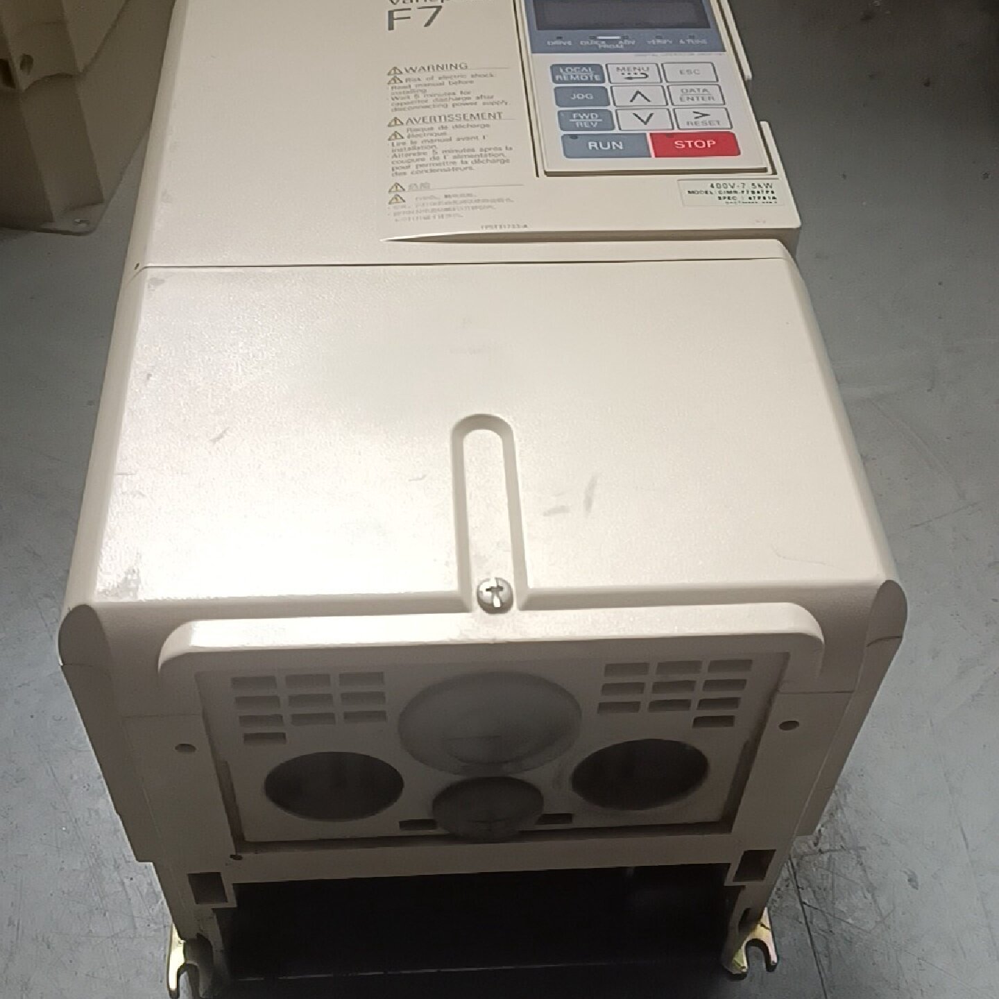 安川变频器 CIMR-F7B47P5 7.5KW 380V--议价商品