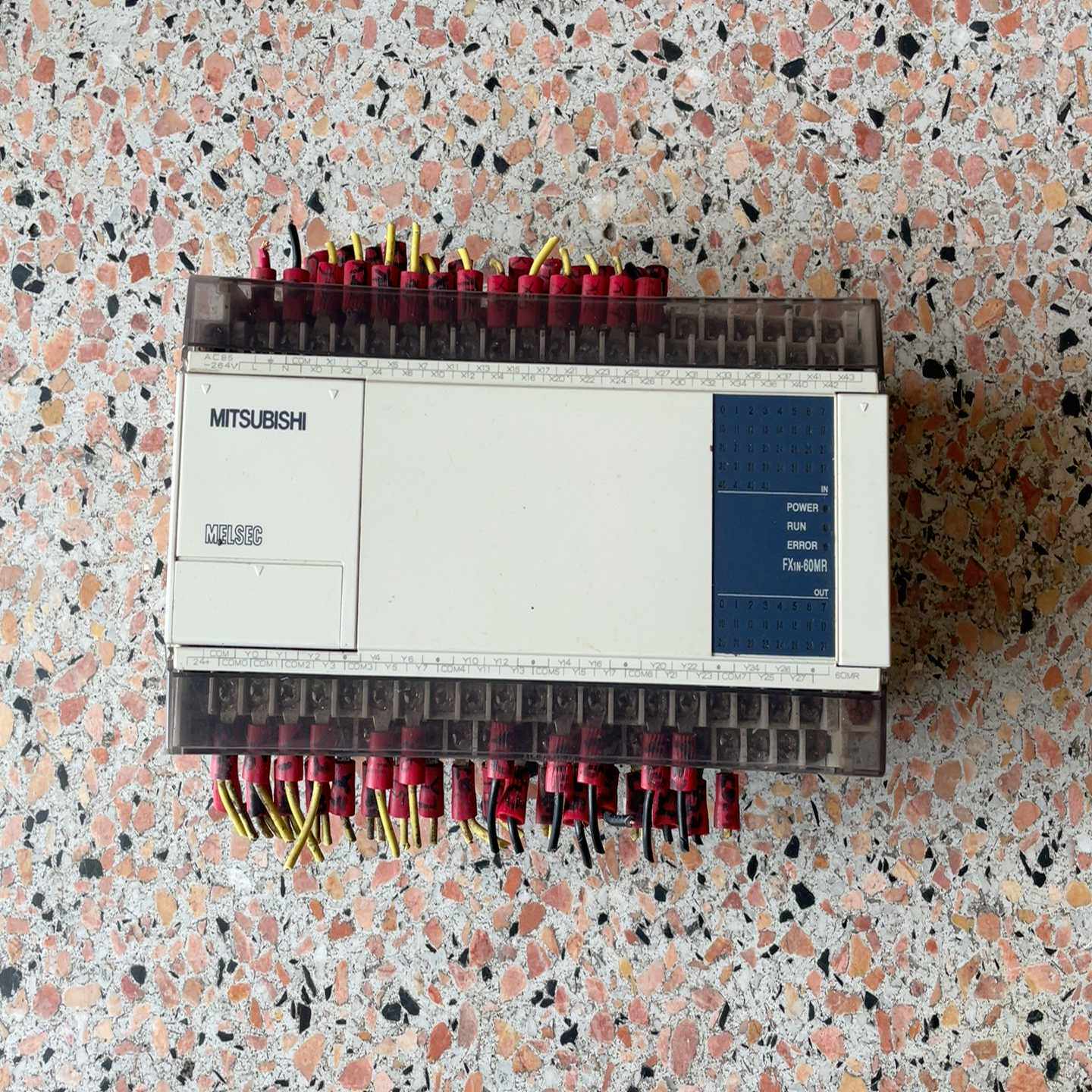 议价三菱PLC，三菱模块，FX1N-60MR-001，实物拍摄成