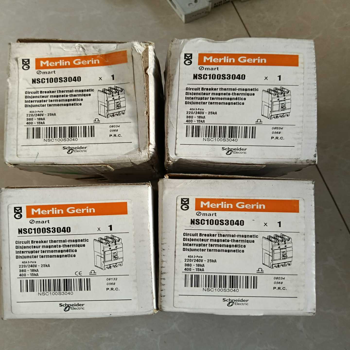 施耐德塑料外壳式断路器NSC100S3040全新库存的样子--议价商品