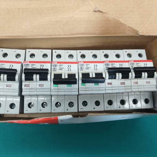 S262UC-C3 2P 3A—议价