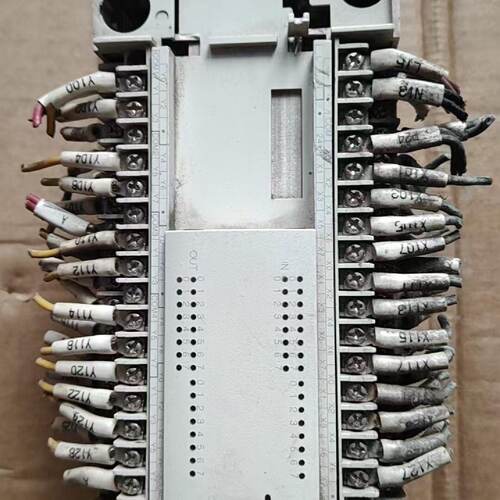 三菱PLC型号FX2N48ER拆机件外壳有点使议价