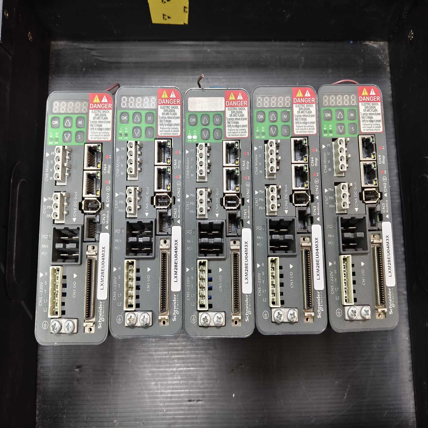 施耐德伺服驱动器LXM28EU04M3X，400W，220V--议价商品