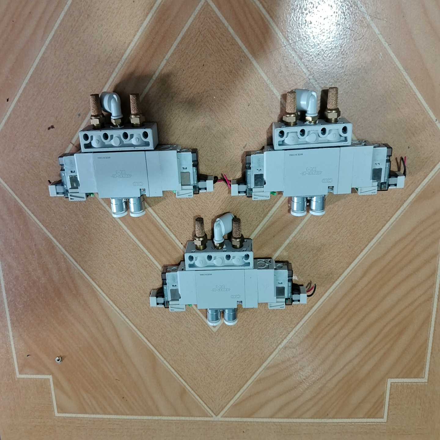 咨询-CKD电磁阀4GD230R-C8-E2C-3，功能正常，成色