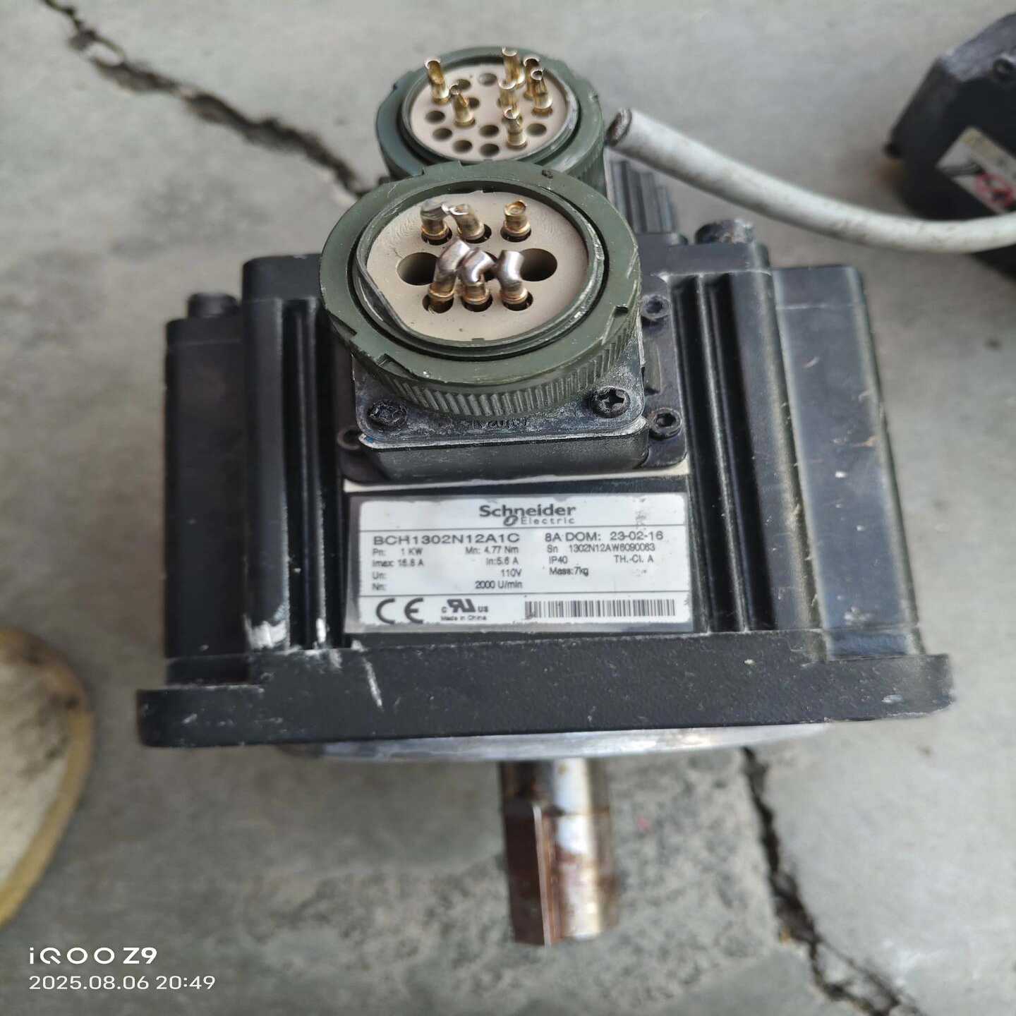 施耐德伺服电机，型号BCH1304N12A1C2KW二台，--议价商品