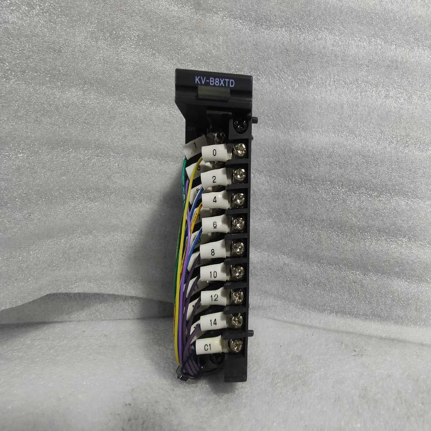 基恩士PLCKV-B8XTD实物图，成色漂亮，功能完好，需--议价商品