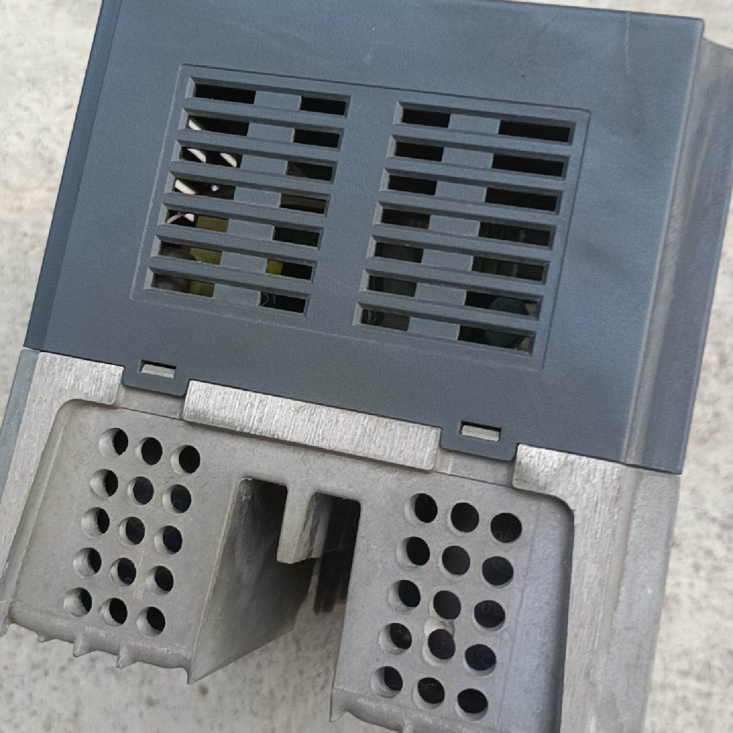 FATEK FID-E1系列变频器 2.2KW 380V，实--议价商品
