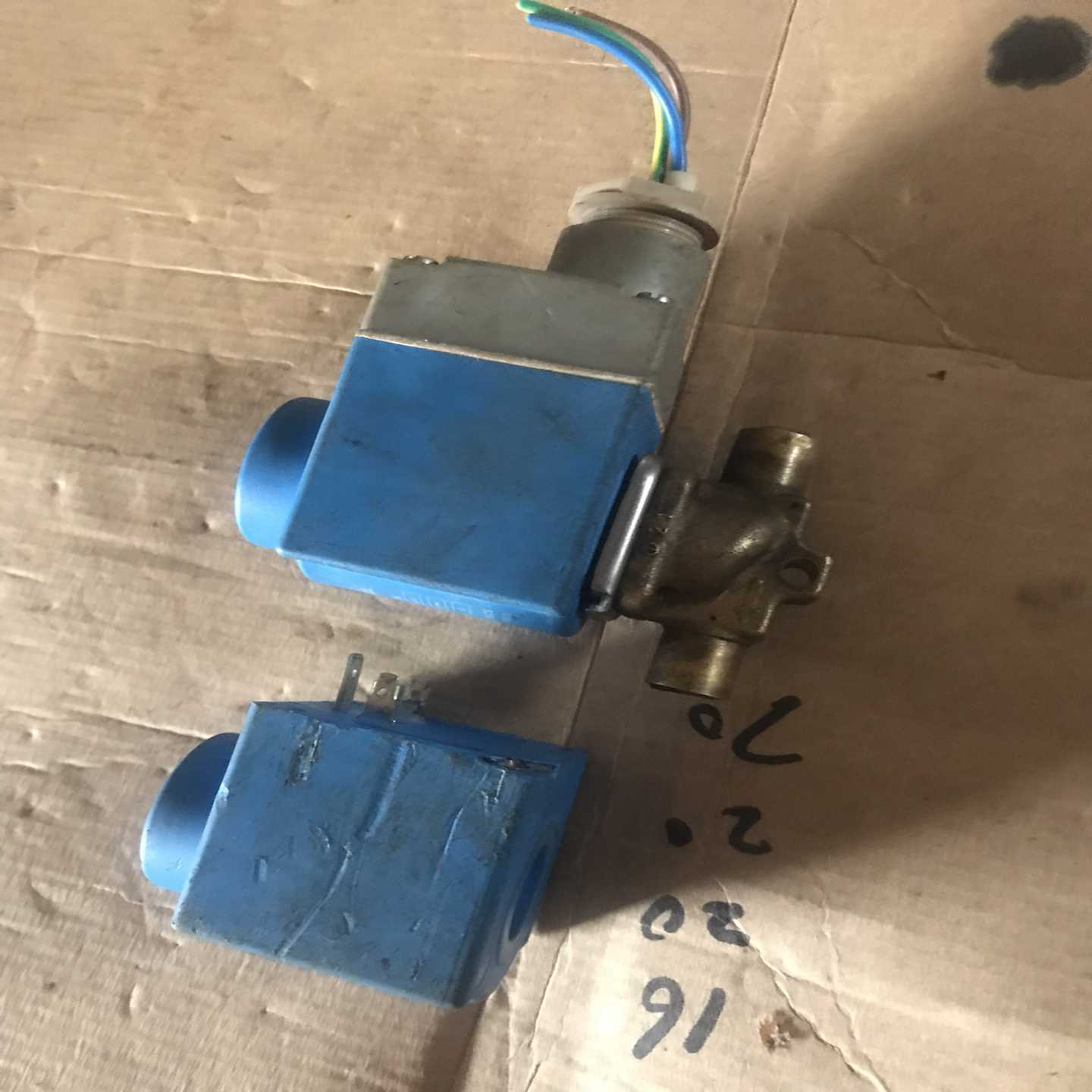 018F6193丹佛斯制冷电磁阀，设备拆的，一套的189询价