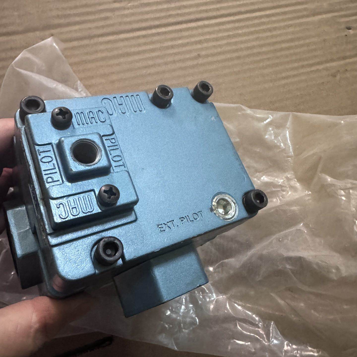 美国原装MAC电磁阀57D-53-RA，全新正品，无包装。实--议价商品