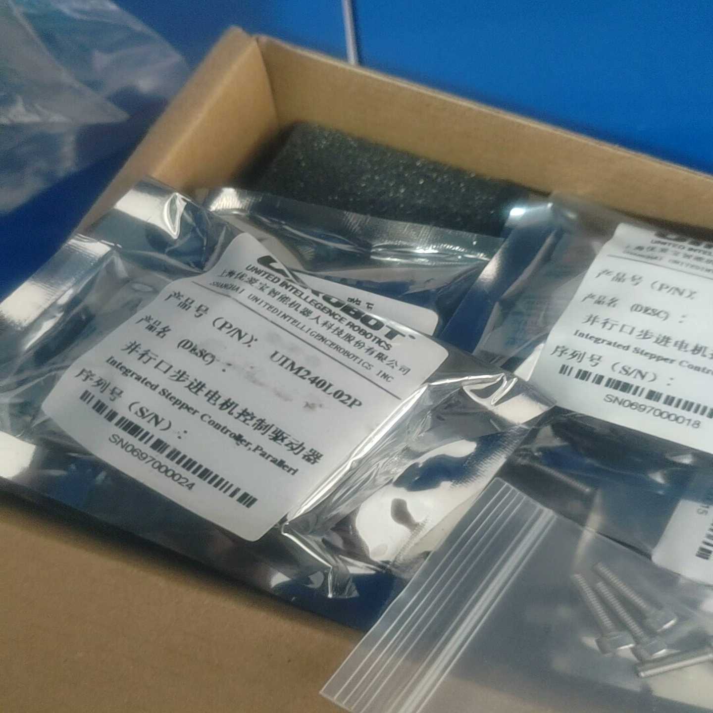 优爱宝步进驱动器。型号为UIM240L02P。60一个询价