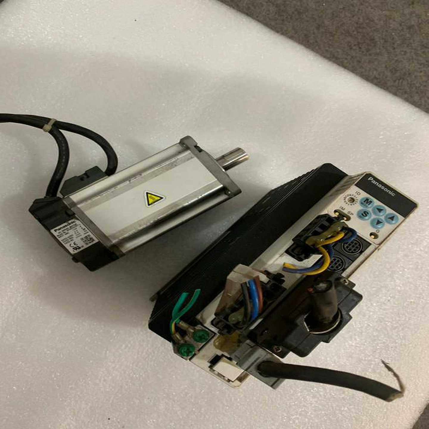 松下A4伺服一套MBDDT2210053电机MHMD042--议价商品