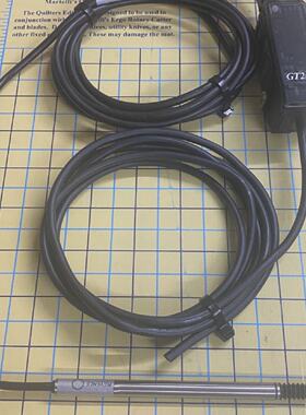 Keyence GT2P12 digital contact sensor with GT272N Amplifier