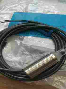 E2B-M18KSO5-W-Z-C有3个，E2B-M18KN询价