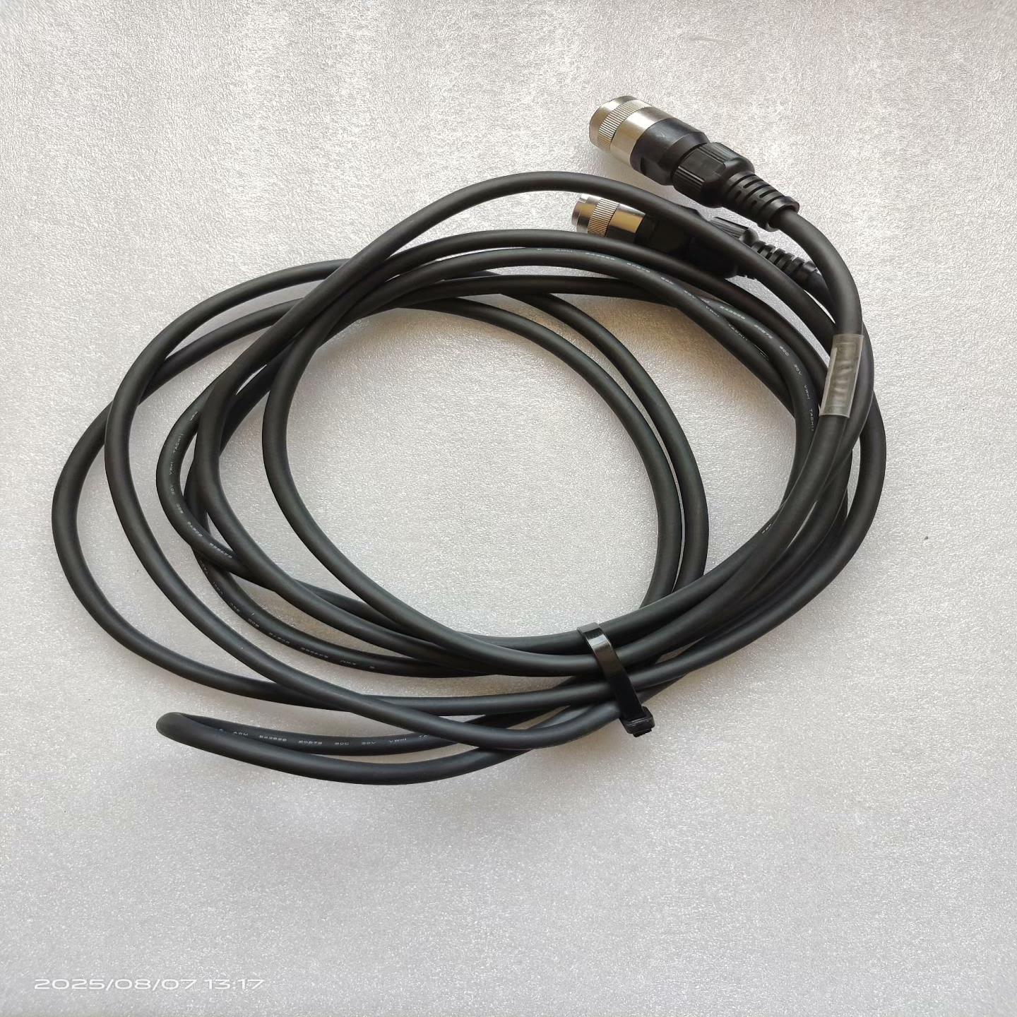 【请询价】三菱连接线GT11H-C50-32P实物拍摄接口清晰完好