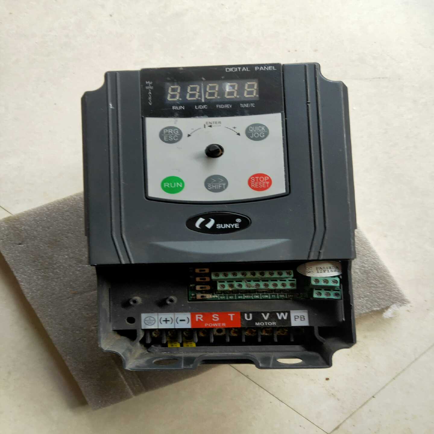 日业变频器2.2千瓦-4千瓦CM530-A4T2R2GB4