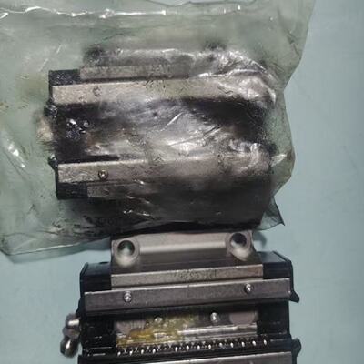 THKHSR20C直线导轨滑块带部分润滑脂成色还可以--议价商品