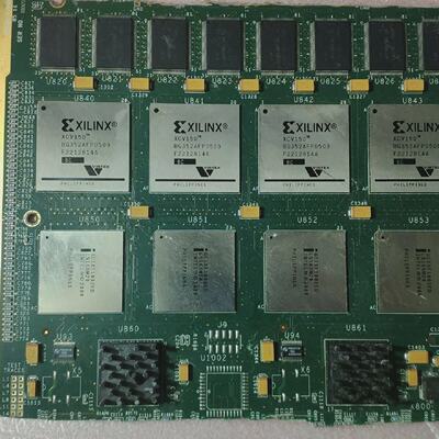 一台PCB带4件xilinxXCV150BG35和4件英特尔GCIXF1002ED用于芯片恢