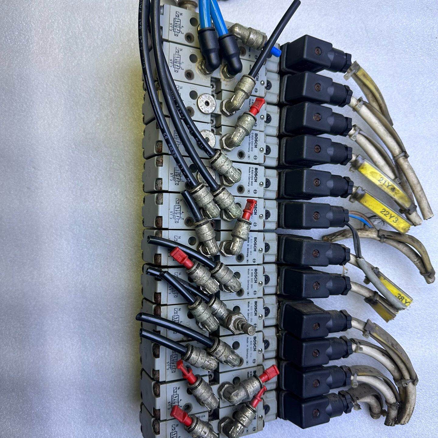 AROL旋盖机电磁阀，博士BOSCH电磁阀0 820 022--议价商品