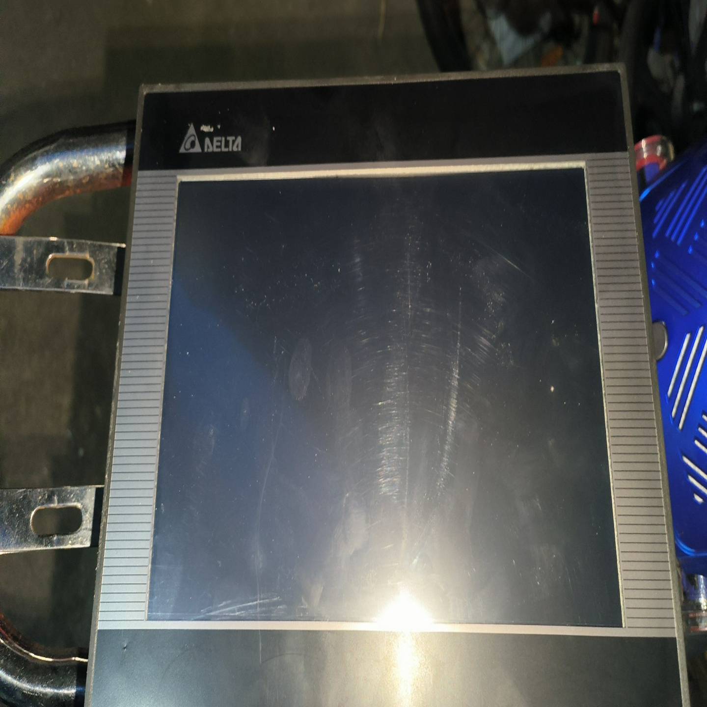 台达触摸屏DOP一B10S411拆机1台，成色漂亮，功能正常~议价