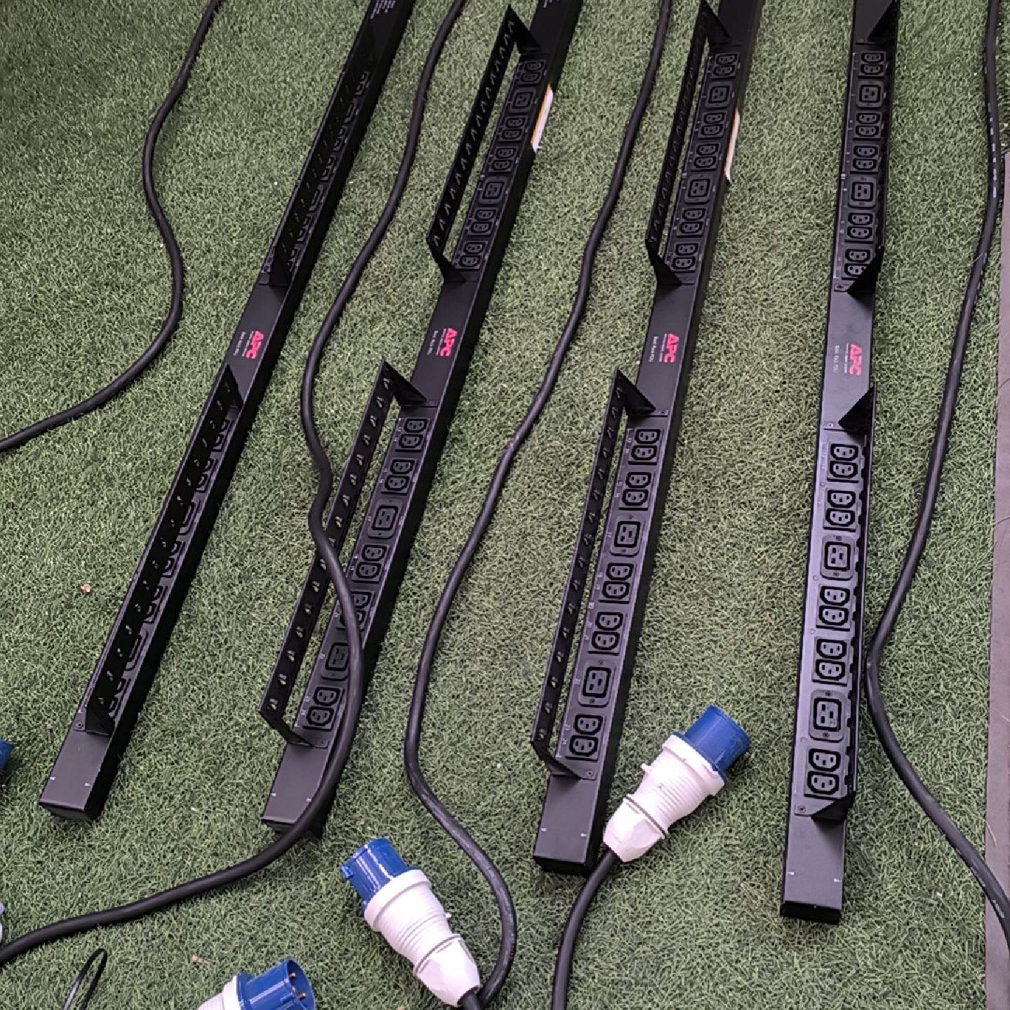 施耐德APC  PDU，带线和工业插头   成色好，正品AP--议价商品