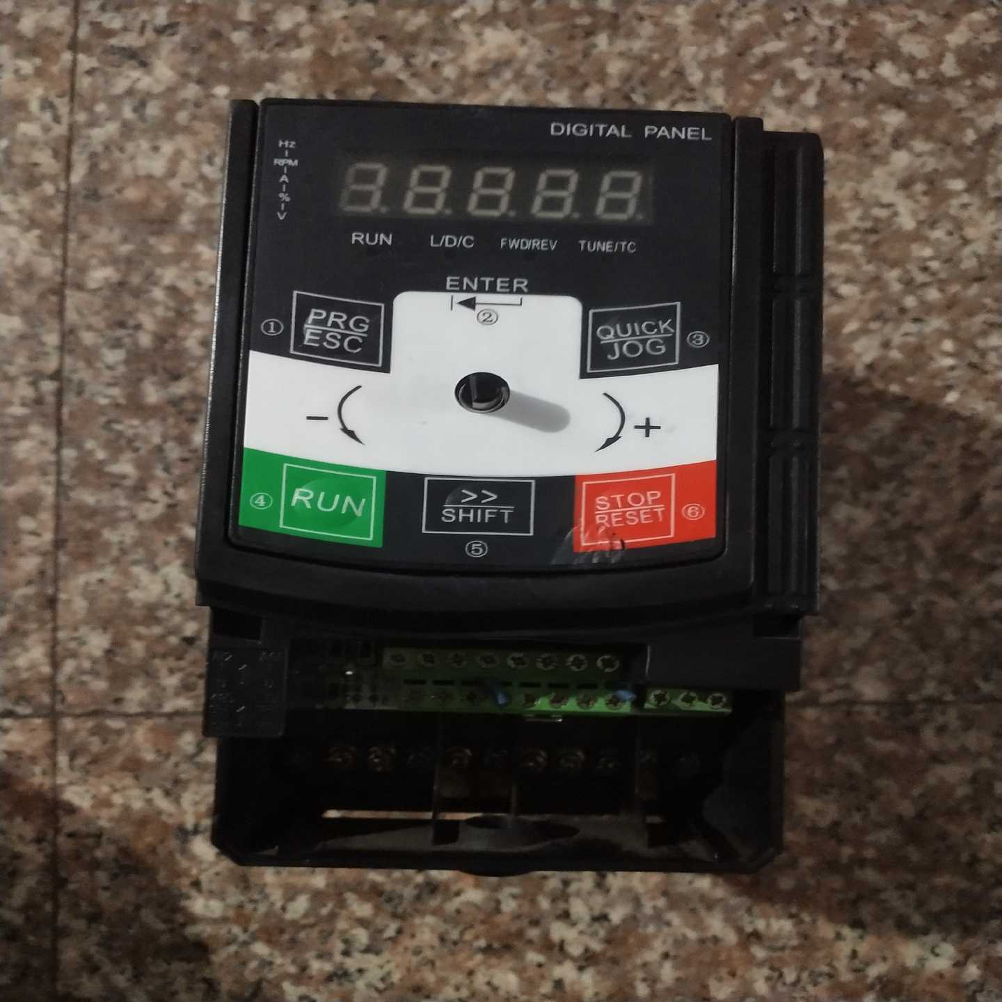 日业变频CM530H-4TR75GB/1R5PB成色如图功能询价