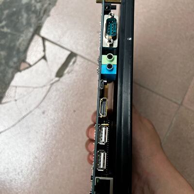 议价tiny4412开发板14G的配置上面还带了一块屏功议价