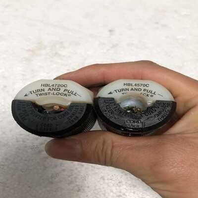 荷宝4720c  4570c自锁插头，成色一般，30一个~询价
