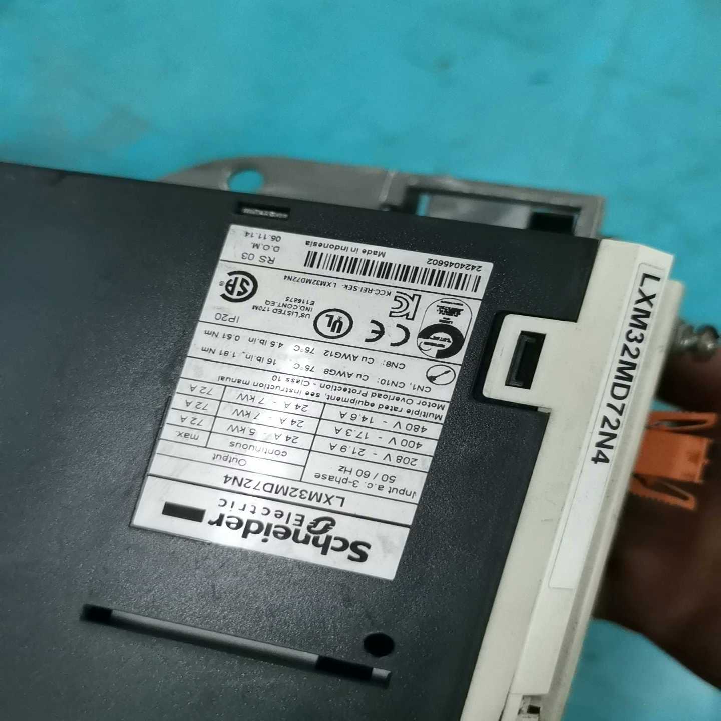 议价施耐德驱动器LXM32MD72N4,LXM32AD72N4