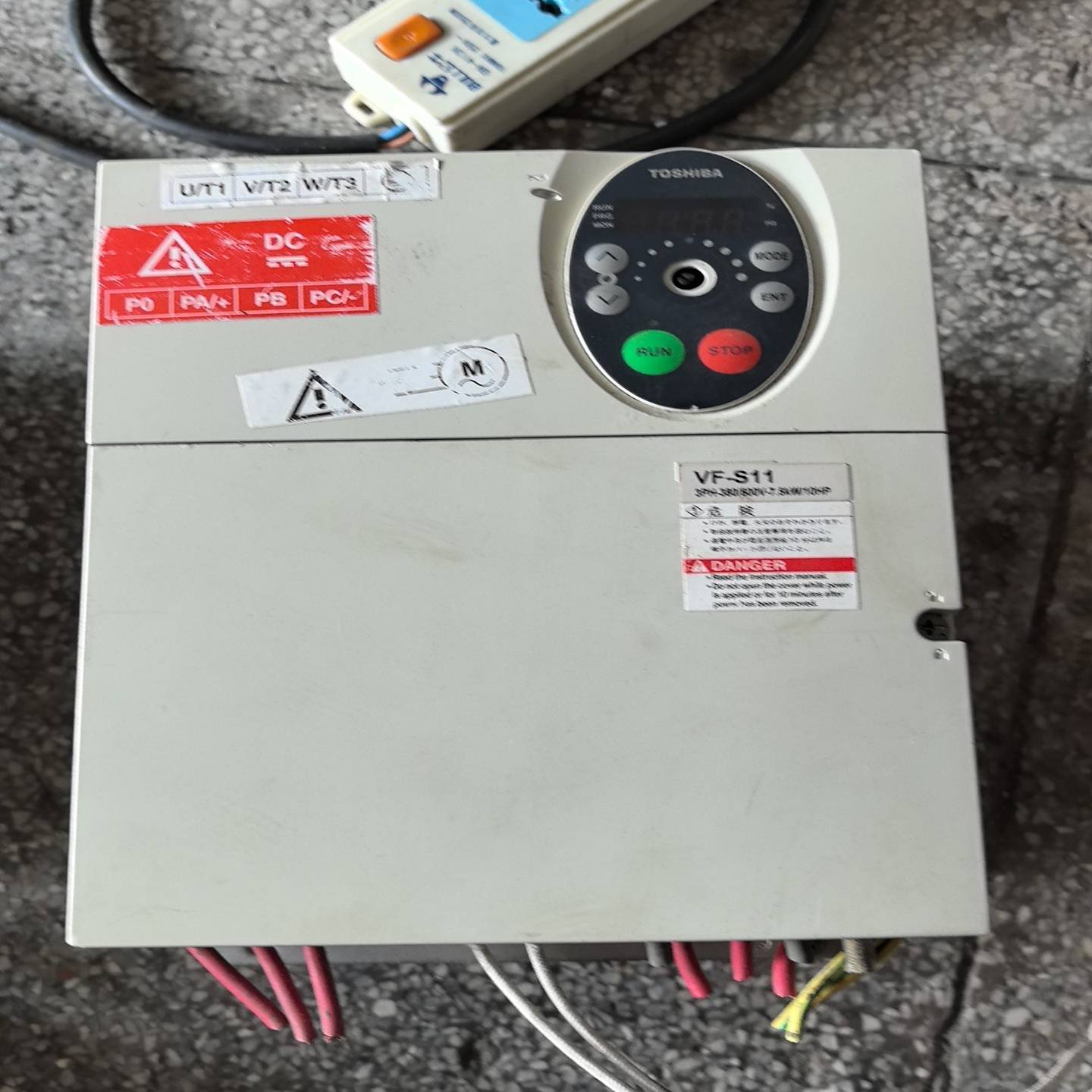 东芝变频器5.5KW，VFS11-4055PL-WN，原装拆--议价商品
