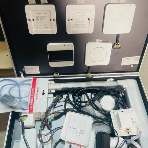 悠致智能家居UZ-HA801展示箱 成色如图 2018年9月议价