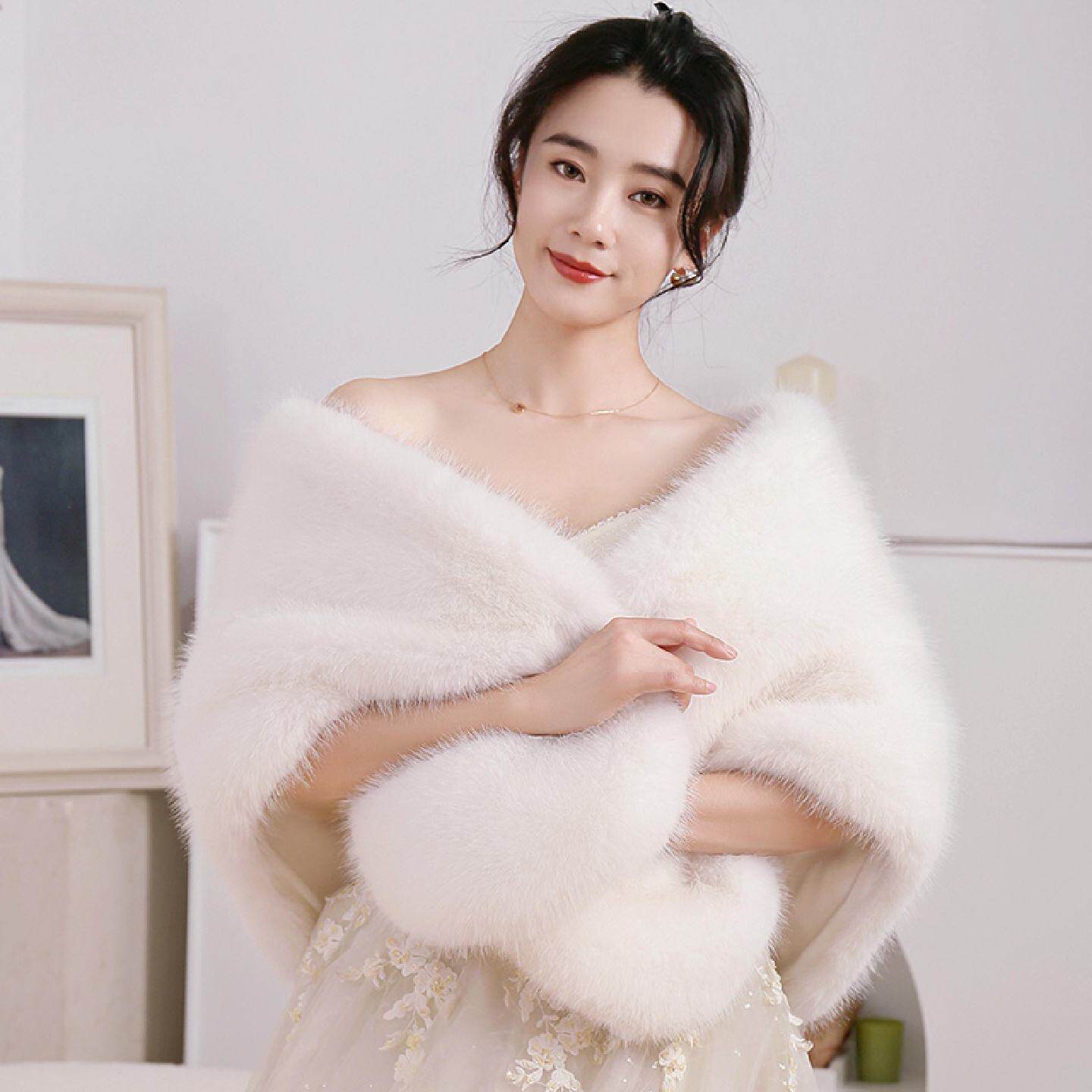 婚纱披肩冬季2025新款高端皮草仿狐狸毛新娘婚礼旗袍礼服外搭毛绒
