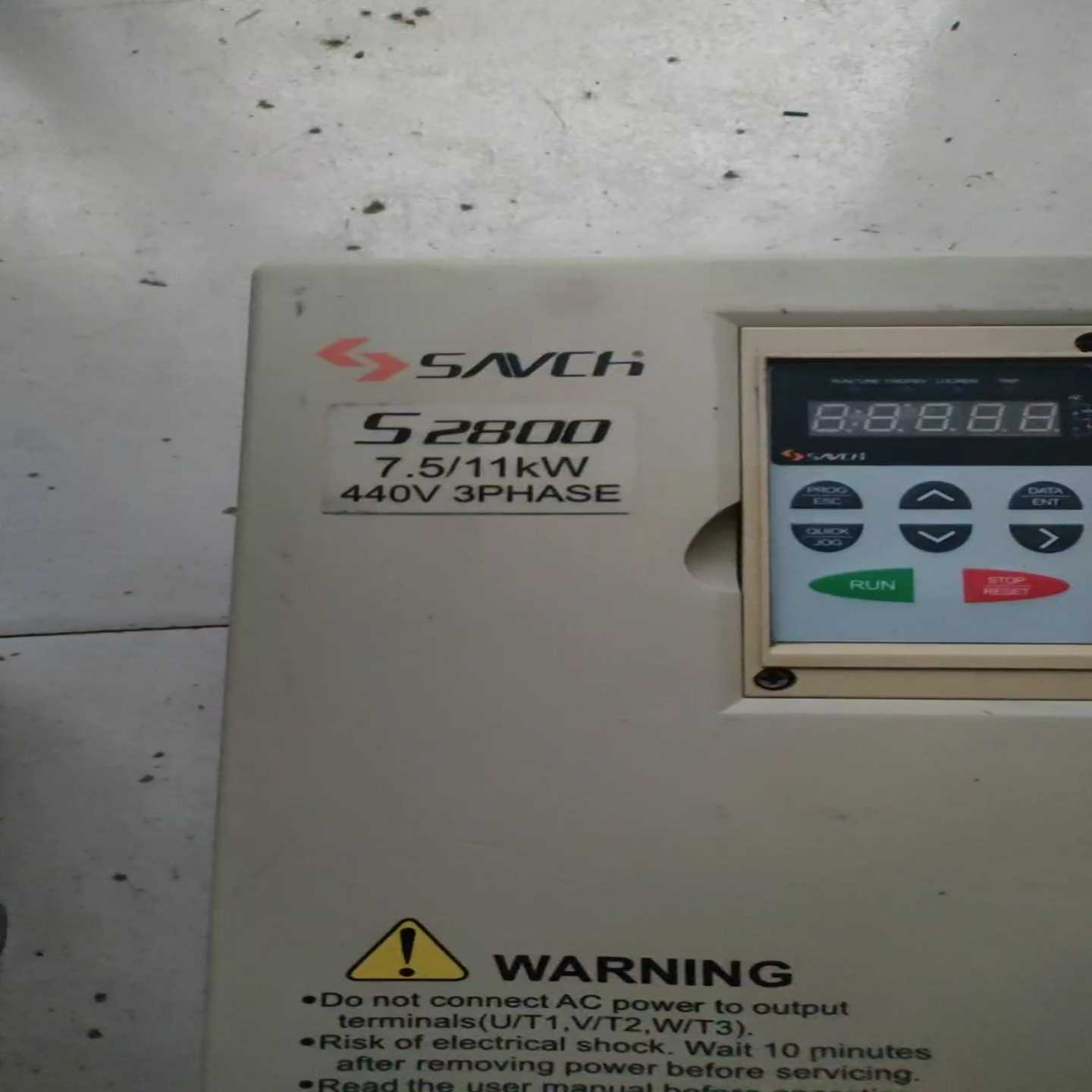 三基S2800-7.5KW重载变频器一台，成色自定义，外壳裂询价