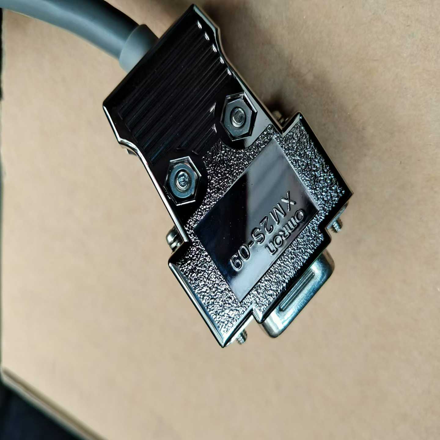 XM2S-09，欧姆龙插头，成色很好实拍，9针有4个，线总长--议价