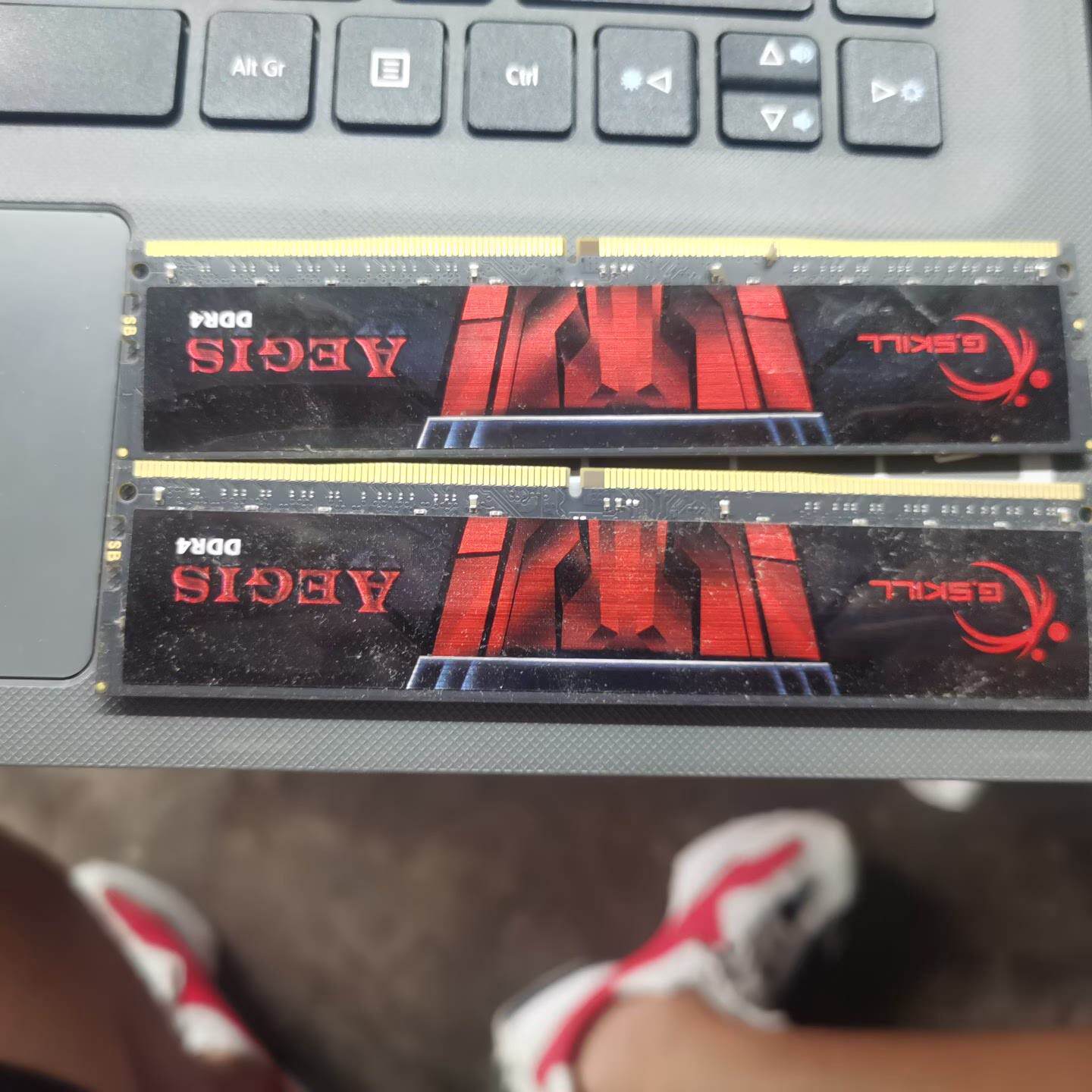 芝奇G.SKILL 16g2400ddr4台式机内存。正常使议价