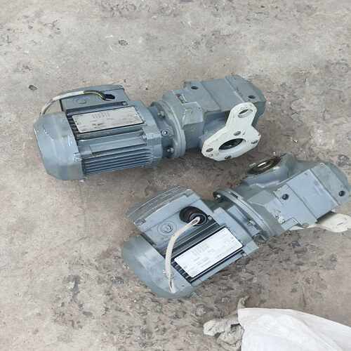 咨询-SEW赛威SA37DR63S4齿轮减速电机，功率0.25KW