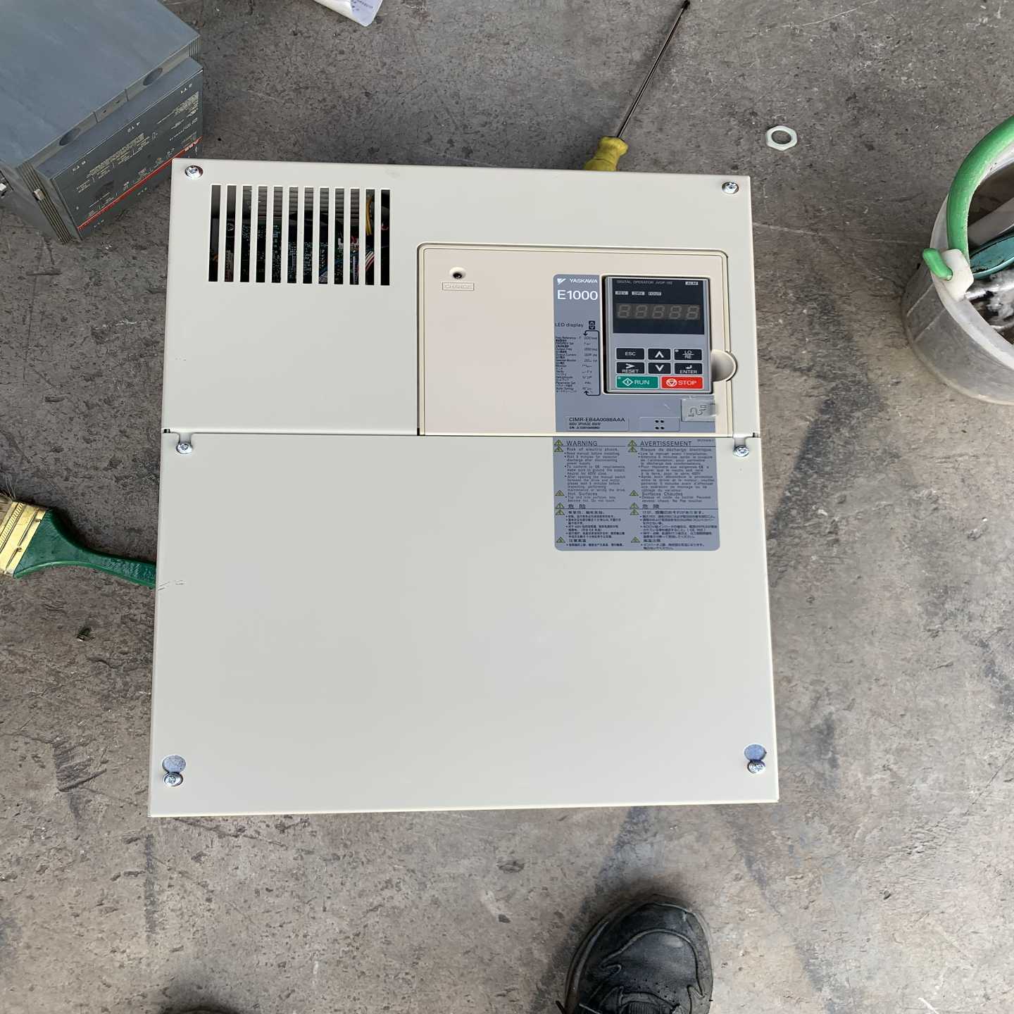 询价安川E1000变频器45KW，，没修，私