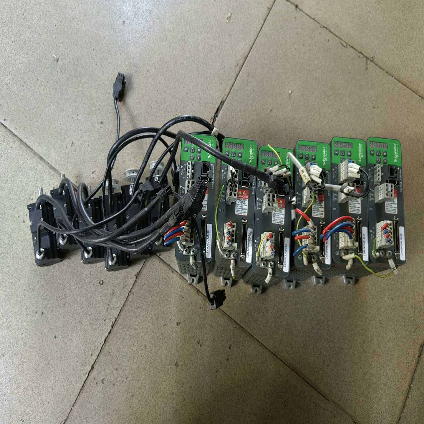 【议价】伺服驱动控制器电机:LXM26DUA5M3X:50