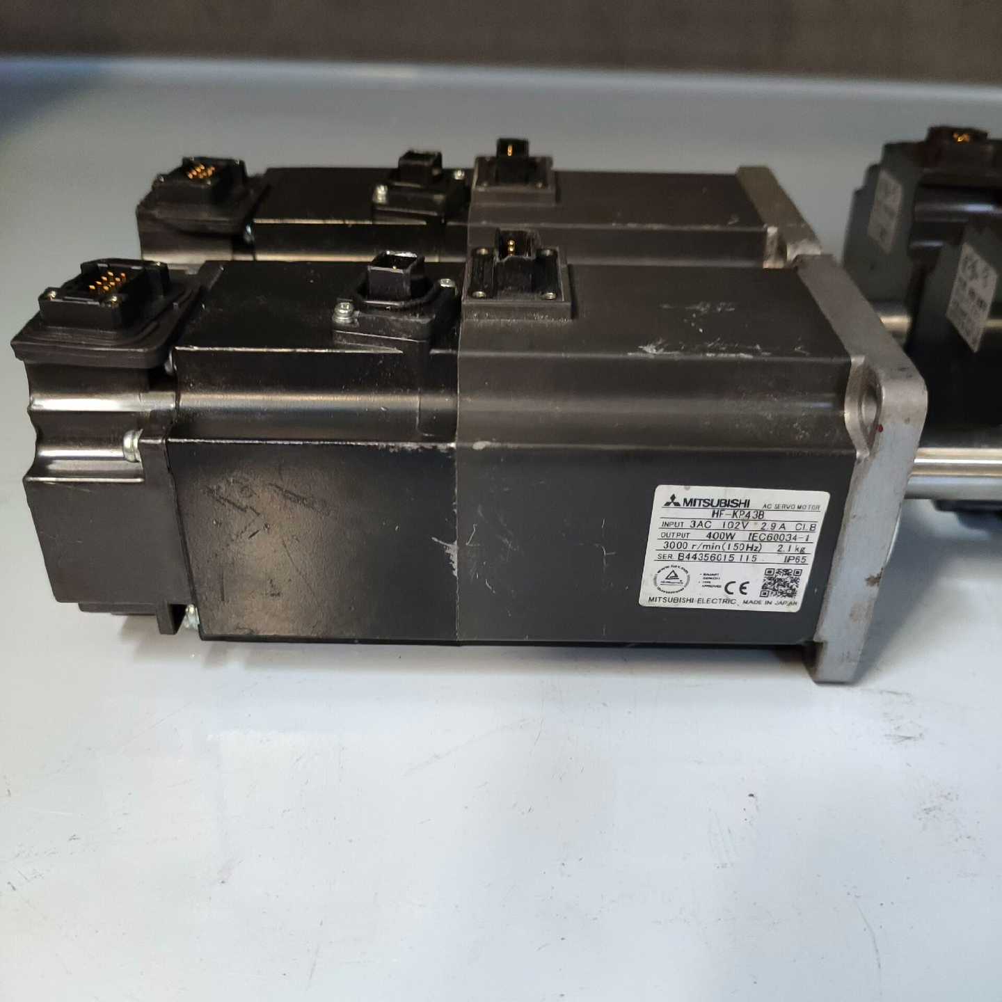 议价三菱伺服电机 HF-KP43B400W 成色如图 有磕碰